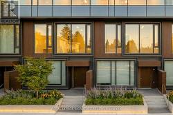 104 (TH4) - 448 BURNHAMTHORPE ROAD W Mississauga, ON L5B 0R4