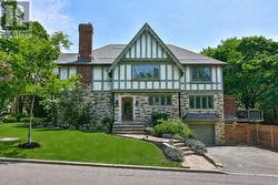 39 AVA ROAD Toronto, ON M5P 1Y5