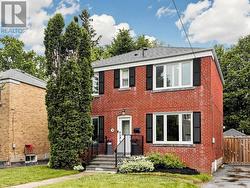 46 BROOKVIEW DRIVE Toronto, ON M6A 2K2
