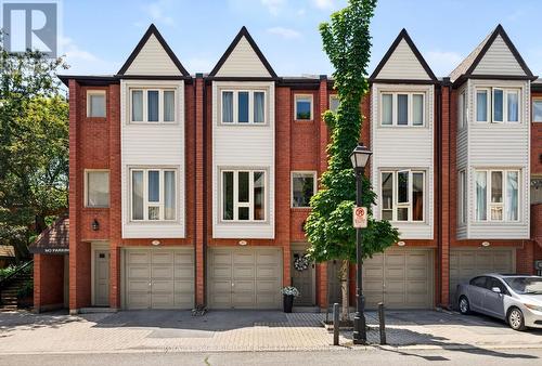202 - 895 MAPLE AVENUE  Burlington, ON L7S 2H7