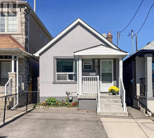 128 NORTHLAND AVENUE  Toronto, ON M6N 2E2