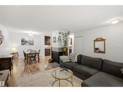 5786 172 ST NW  Edmonton, AB T6M 1B4