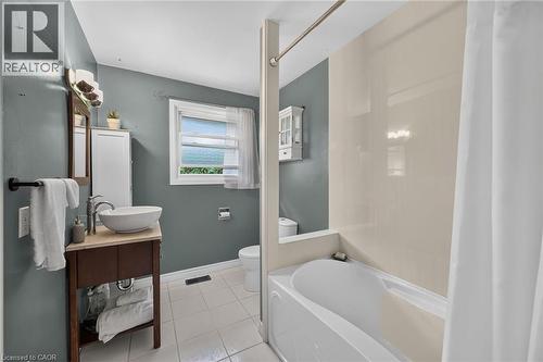 251 Mackenzie Crescent, Caledonia, ON 