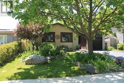 270 KRISTIN GROVE  Mississauga, ON L5A 3E8
