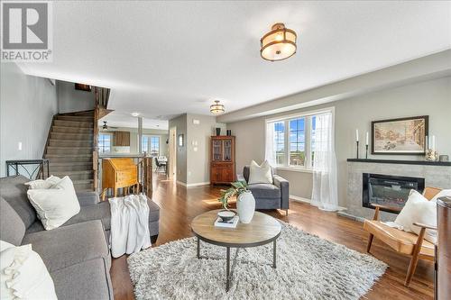 90 Magpie Way, Whitby, ON 