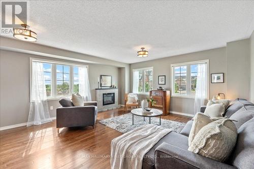 90 Magpie Way, Whitby, ON 