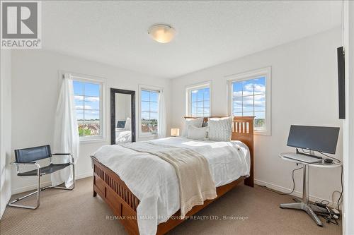 90 Magpie Way, Whitby, ON 