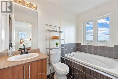 90 Magpie Way, Whitby, ON 