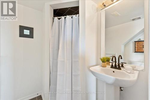 90 Magpie Way, Whitby, ON 