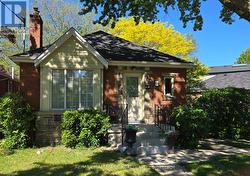 22 AIRLEY CRESCENT Toronto, ON M4K 4H6