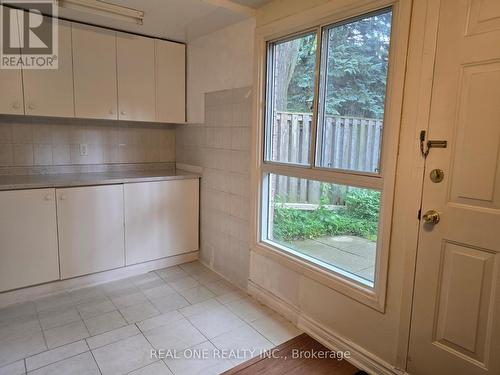174 Rusty Crestway, Toronto, ON 