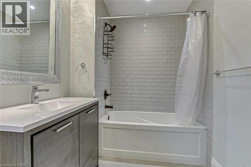 4 Piece Bath on Second Level (2) - 33 Tyrell Street, Simcoe, ON - Indoor Photo Showing Bathroom
