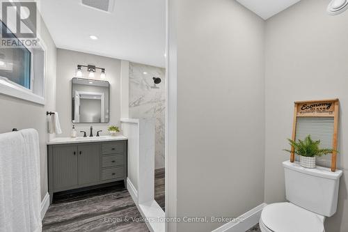 Primary ensuite with over-sized shower - 1093 Highway 141 Drive, Seguin, ON 
