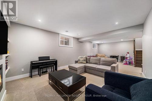 17 Leeming Drive, Ottawa, ON 