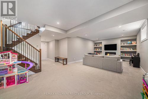 17 Leeming Drive, Ottawa, ON 