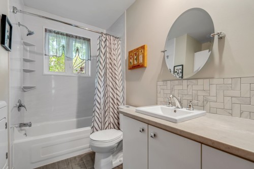Salle de bains - 100 Rue Éric, Québec (Charlesbourg), QC 