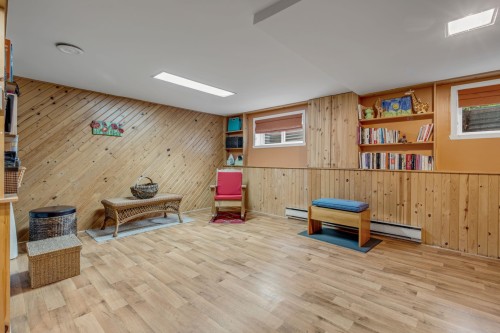 Salle familiale - 100 Rue Éric, Québec (Charlesbourg), QC 