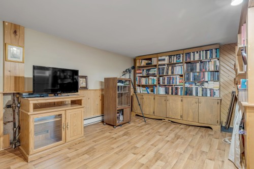 Salle familiale - 100 Rue Éric, Québec (Charlesbourg), QC 