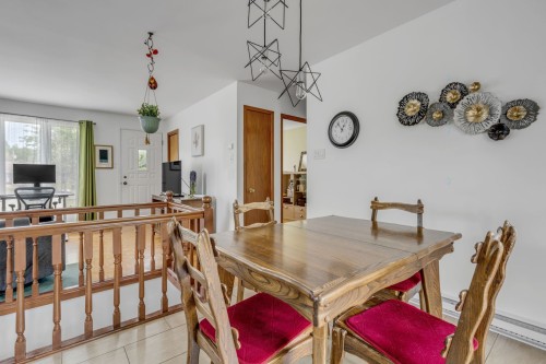 Salle à manger - 100 Rue Éric, Québec (Charlesbourg), QC 