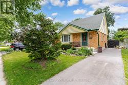 34 6 AVENUE  Kitchener, ON N2C 1R1