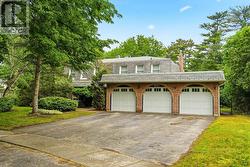 251 DOLPHIN COURT Oakville, ON L6J 5S7