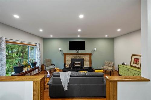 325 Headmaster Row, Winnipeg, MB 