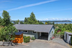 3800 Laurel Dr Royston, BC V0R 2V0