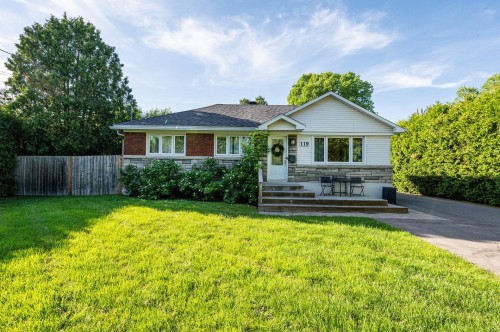 119 Evergreen Drive  Beaconsfield, QC H9W 2A1