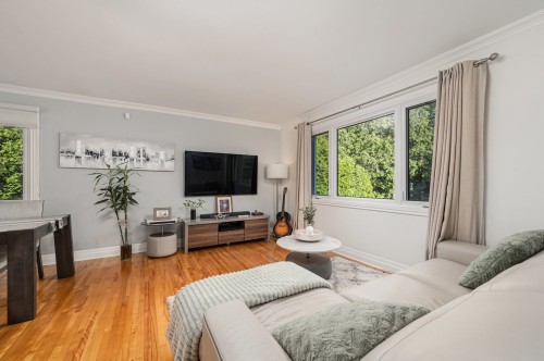 Salon - 119 Evergreen Drive, Beaconsfield, QC 