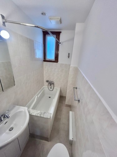 Salle de bains - 8502 Rue Drolet, Montréal (Villeray/Saint-Michel/Parc-Extension), QC - Indoor Photo Showing Bathroom