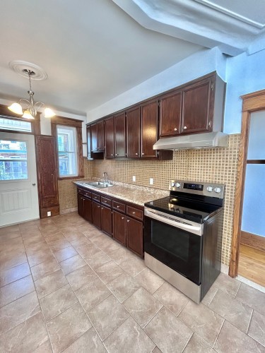 Cuisine - 8502 Rue Drolet, Montréal (Villeray/Saint-Michel/Parc-Extension), QC - Indoor Photo Showing Kitchen With Double Sink