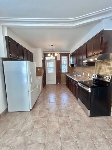 Cuisine - 8502 Rue Drolet, Montréal (Villeray/Saint-Michel/Parc-Extension), QC - Indoor Photo Showing Kitchen With Double Sink