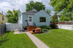 1268 Riddle AVE  Winnipeg, MB R3G 0M3