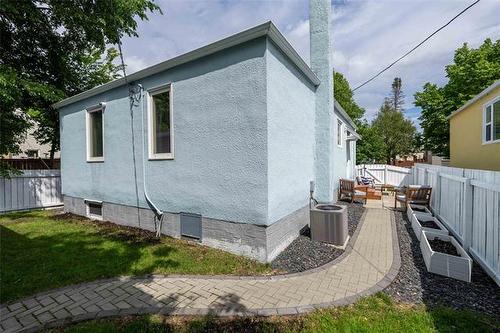 1268 Riddle Ave, Winnipeg, MB 