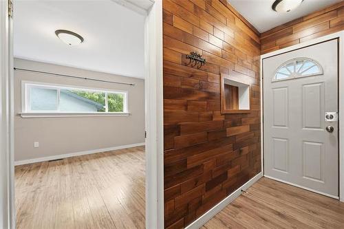 220 Arnold Ave, Winnipeg, MB 