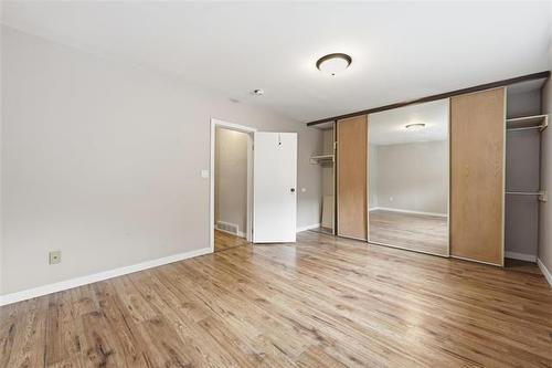 220 Arnold Ave, Winnipeg, MB 