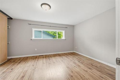 220 Arnold Ave, Winnipeg, MB 