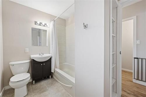 220 Arnold Ave, Winnipeg, MB 