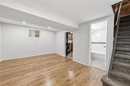220 Arnold Ave, Winnipeg, MB 