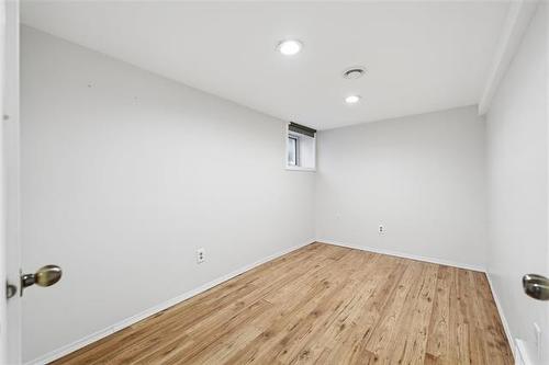 220 Arnold Ave, Winnipeg, MB 