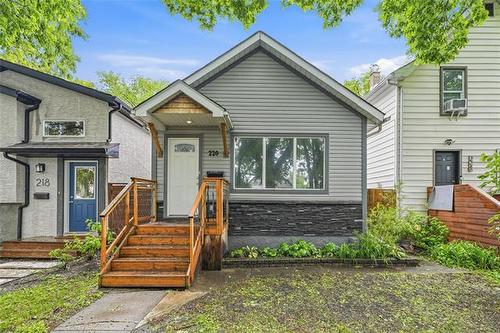 220 Arnold Ave, Winnipeg, MB 