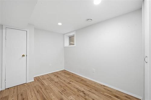 220 Arnold Ave, Winnipeg, MB 