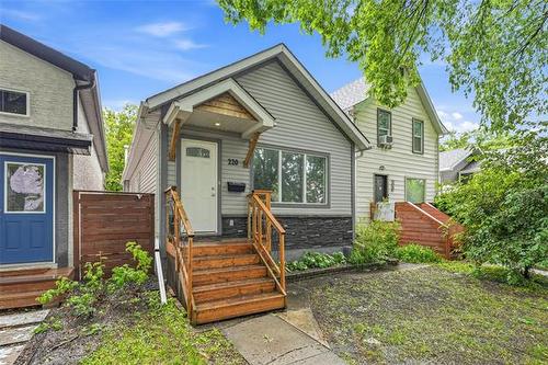220 Arnold Ave, Winnipeg, MB 