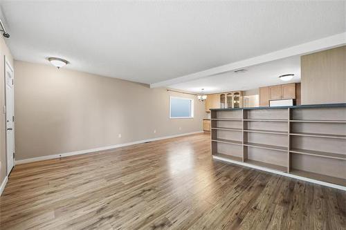 220 Arnold Ave, Winnipeg, MB 