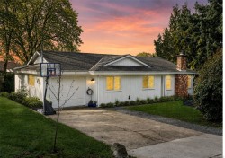 4285 Caen Rd Saanich, BC V8X 3S5