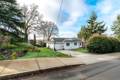 4285 Caen Rd, Saanich, BC 