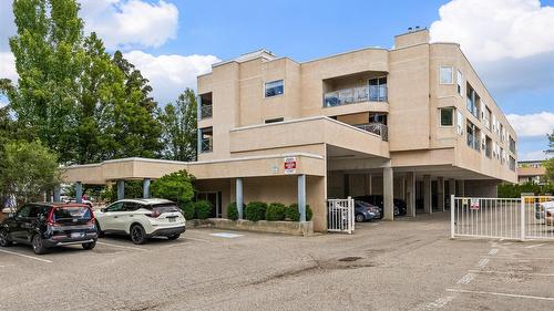 401-3115 De Montreuil Court  Kelowna, BC V1W 3W1