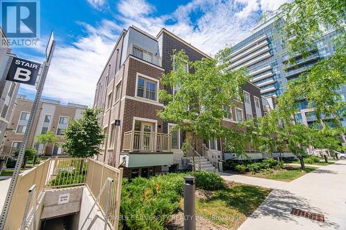 13 - 11 HONEYCRISP CRESCENT  Vaughan, ON L4K 0N6