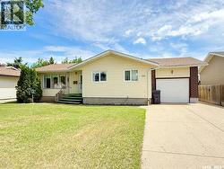 722 Washington DRIVE Weyburn, SK S4H 3C8