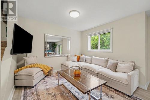 13 Willowview Way, Ottawa, ON 